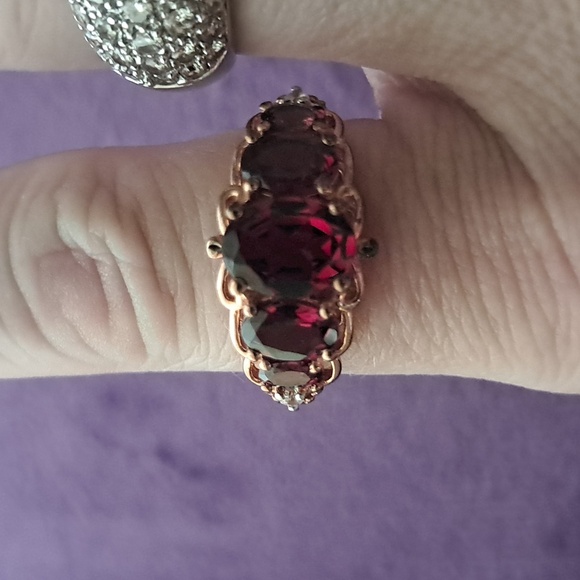 Tanzanian Wine Garnet and White Zircon Ring. - Picture 4 of 9